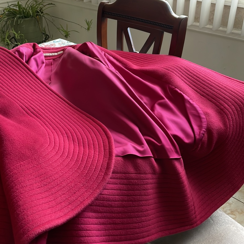 Beautiful Fuchsia Coat Perry Ellis, lining, pockets